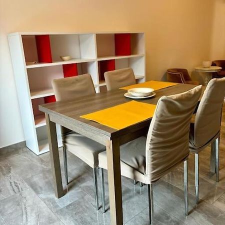 Apartamento Loft In Fiera Varzi Exterior foto
