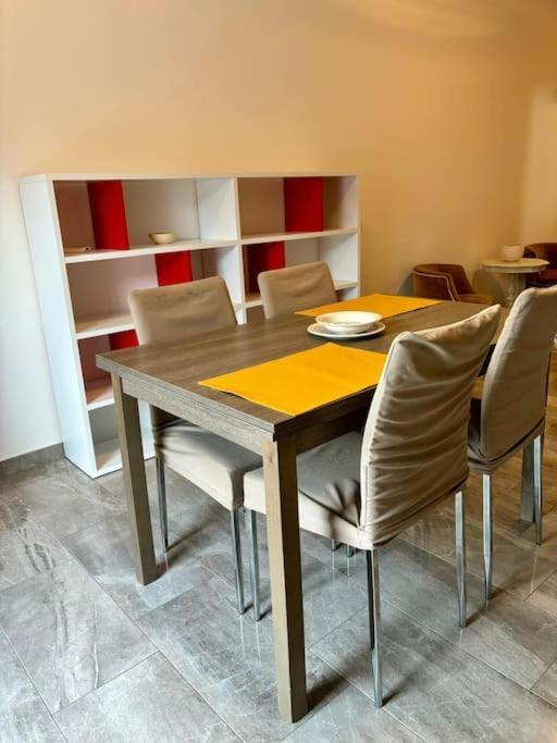 Apartamento Loft In Fiera Varzi Exterior foto