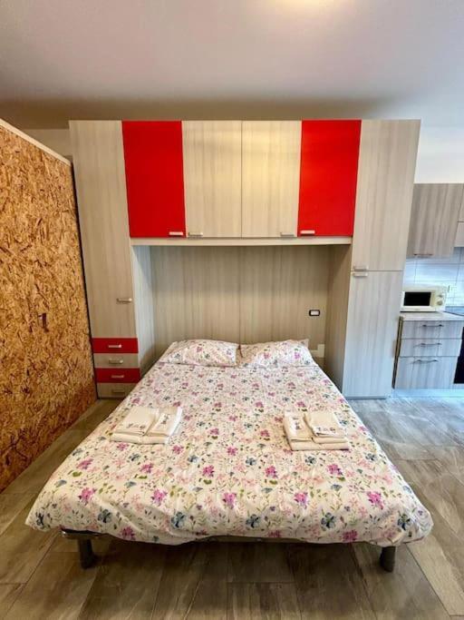 Apartamento Loft In Fiera Varzi Exterior foto